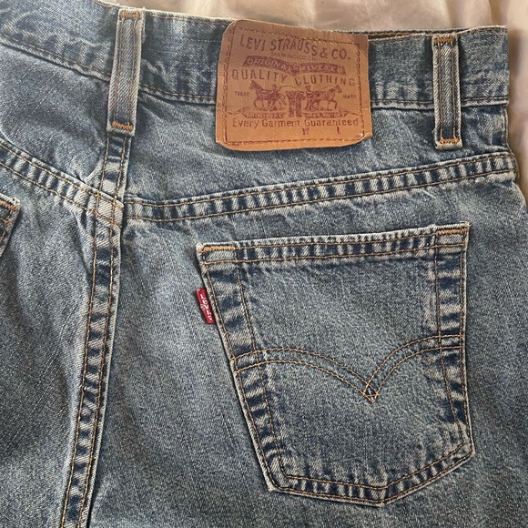Levi’s Jean shorts - Picture 2 of 4